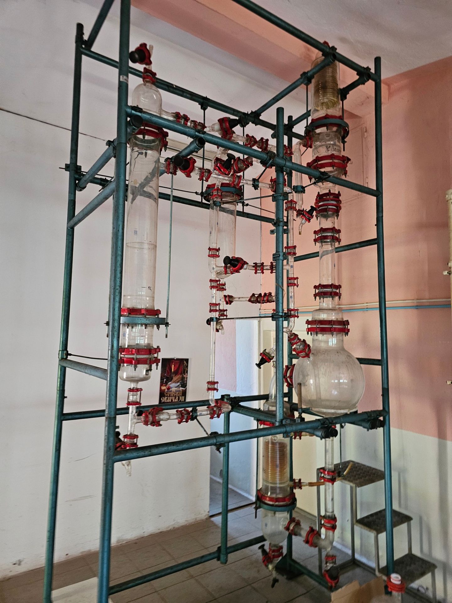 Glass Extraction & Distillation Column