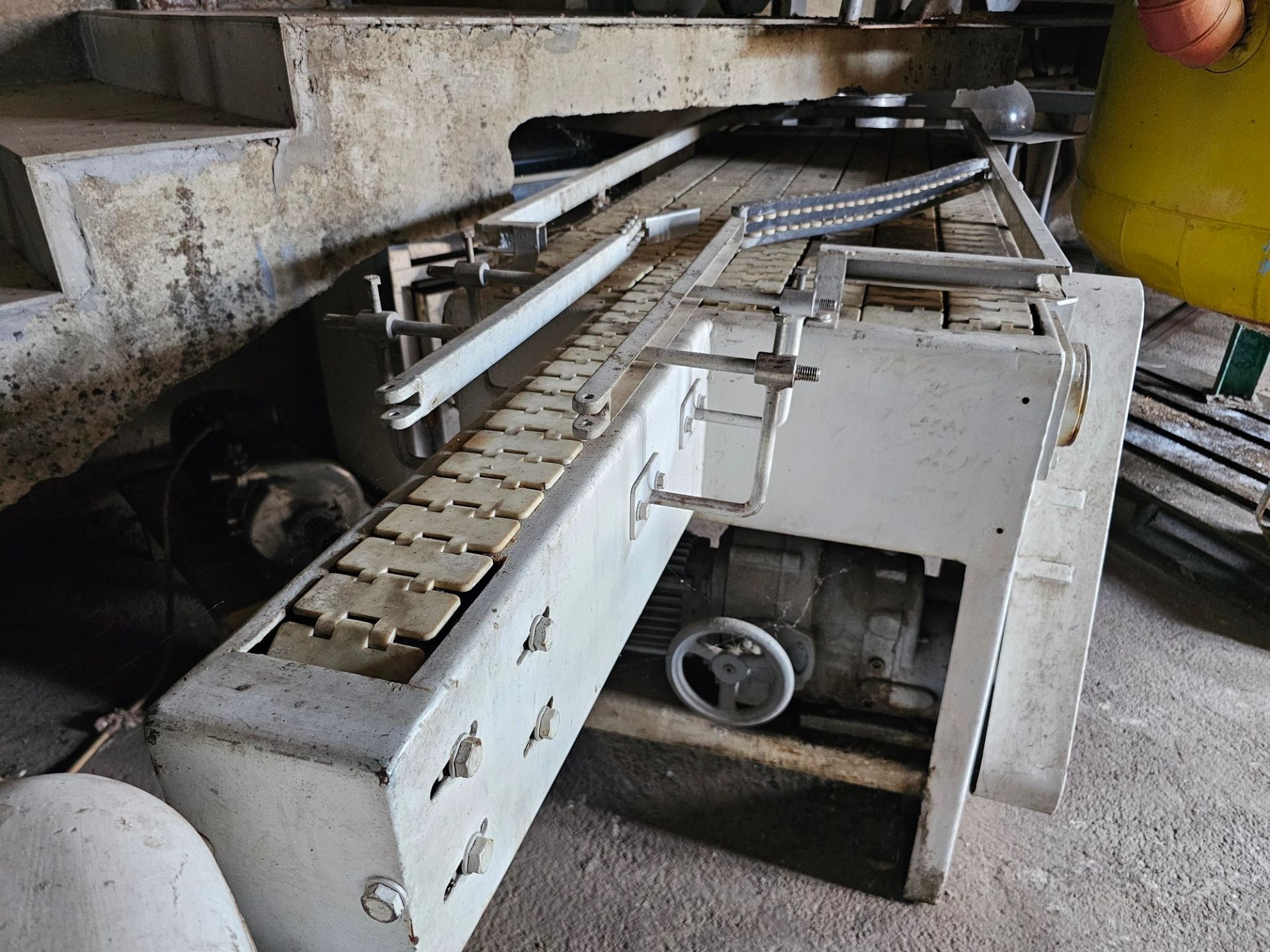 Two-Way (Reversible) Conveyor with Twin Variable-Speed Motors