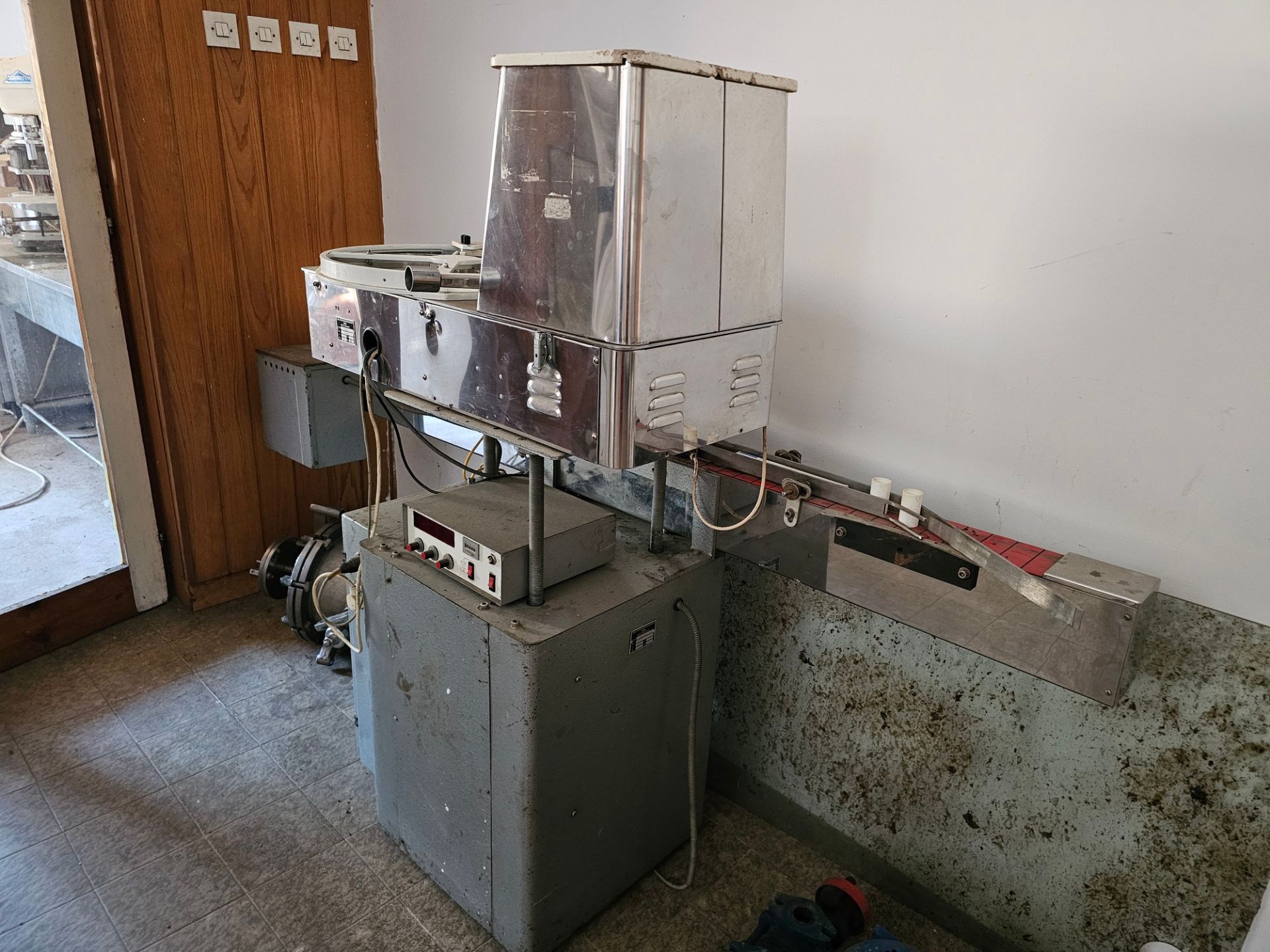 Tablet Counting & Filling Machine for Vials (UMA, Germany)